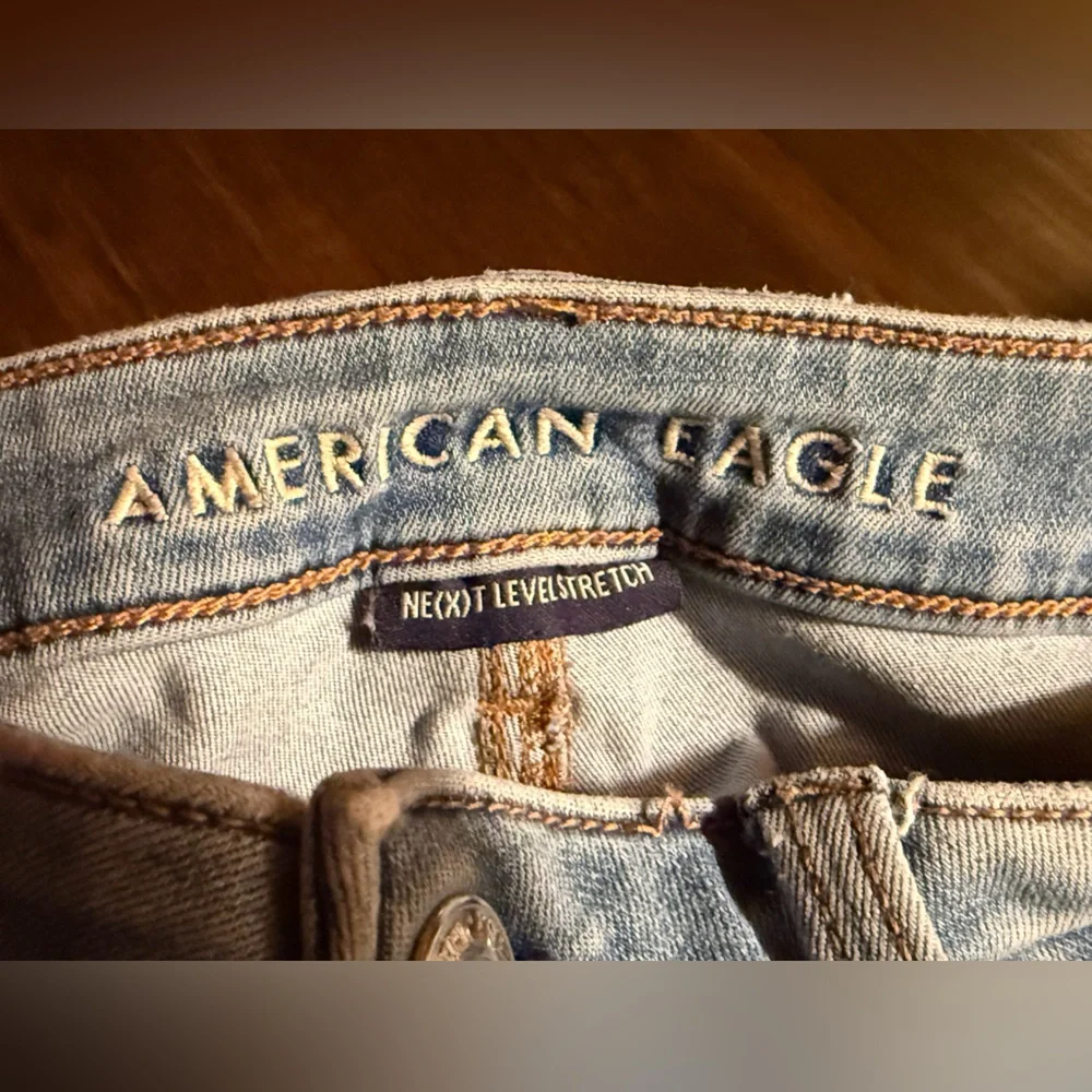 American Eagle Outfitters Ripped Light Blue Skinny Jeans - Picture 4 of 5